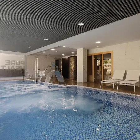The Golden Oasis Penthouse Apartment Estepona
